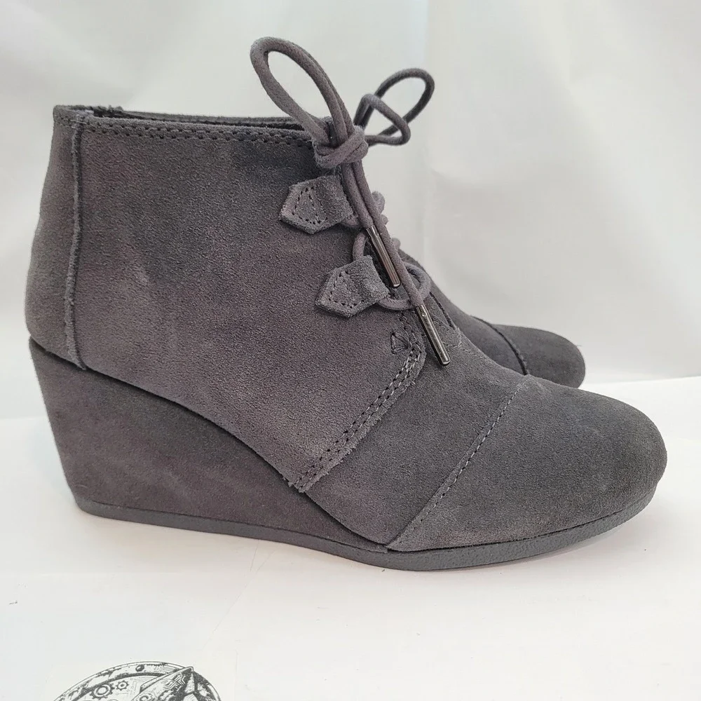 TOMS Desert Wedge 10012957 Grey Suede Lace Up Ankle Booties Womens 6.5 Excellent